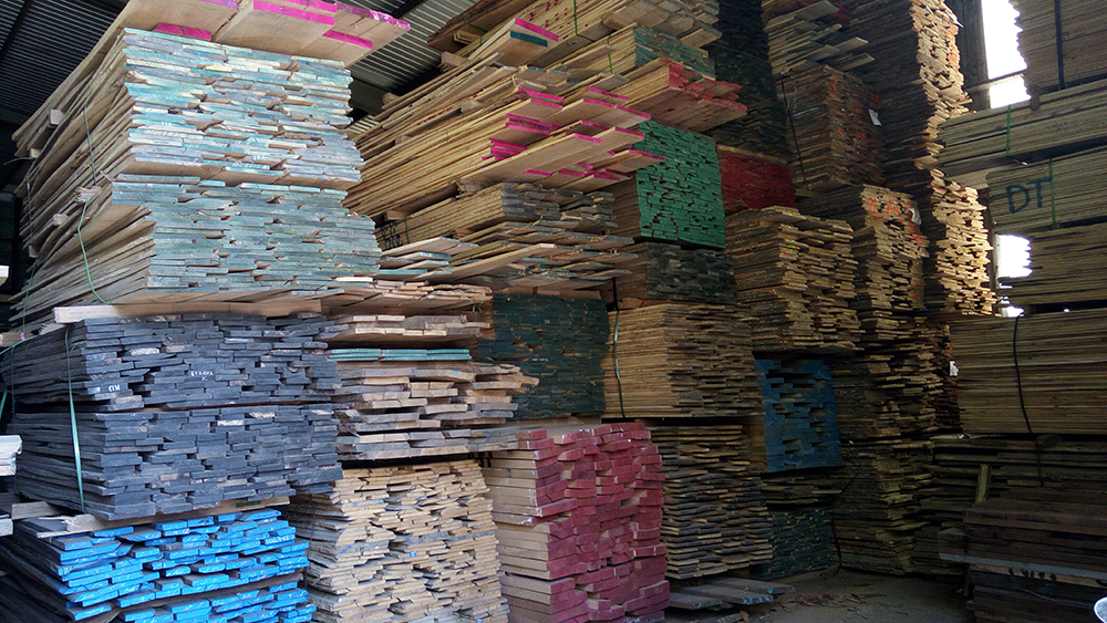 xưởng sản xuất và gia công gỗ