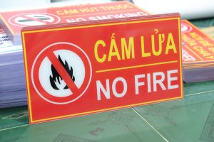 Bảng mica cấm lửa