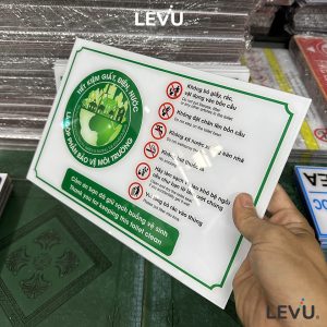 Biển báo giữ vệ sinh chung trong nhà vệ sinh