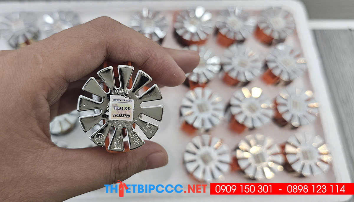 Mẫu đầu phun chữa cháy sprinkler hướng xuống có tem kiểm định