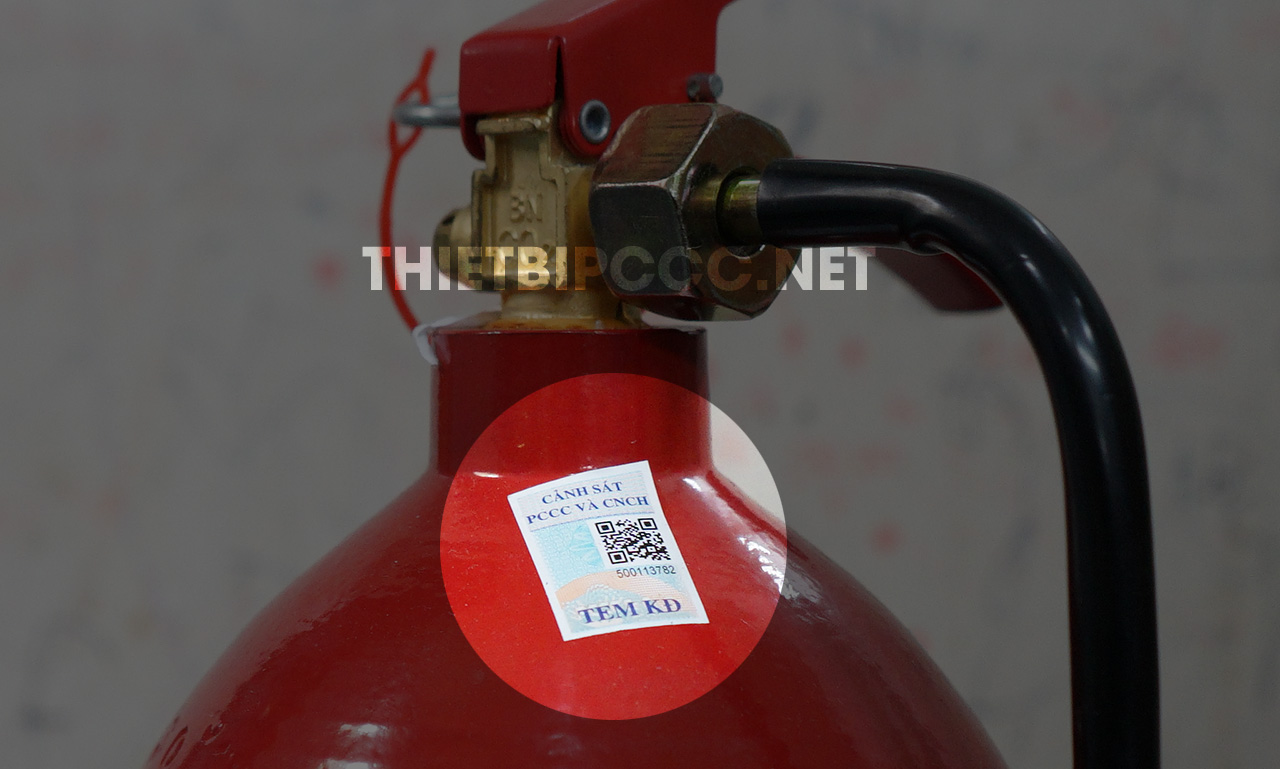 Mẫu tem kiểm định dán trên bình chữa cháy